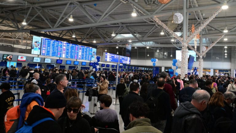 ΓΙΑ ΤΡΙΑ ΧΡΟΝΙΑ ΘΑ ΥΠΑΡΧΕΙ Ο ΚΙΝΔΥΝΟΣ ΝΕΟΥ ΜΠΛΑΚ ΑΟΥΤ ΣΤΟ FIR ΑΘΗΝΩΝ